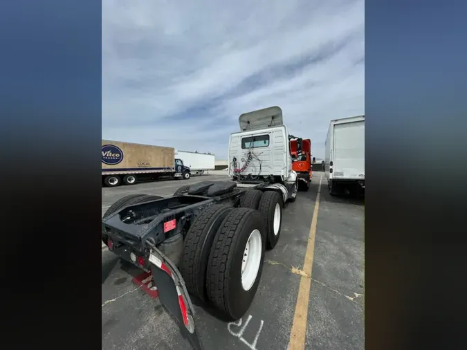 2019 VOLVO VNL64T-300