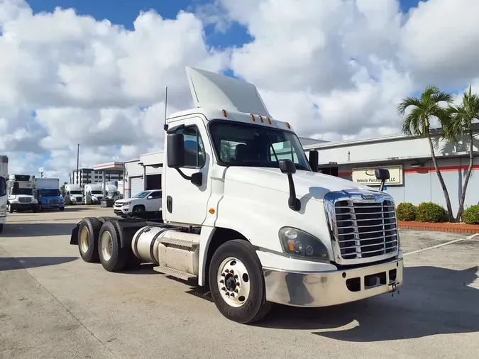 2020 FREIGHTLINER/MERCEDES CASCADIA 125c10ba4e82ee74440438aa91a802ead48