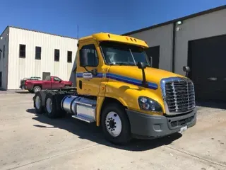 2015 FREIGHTLINER X12564ST