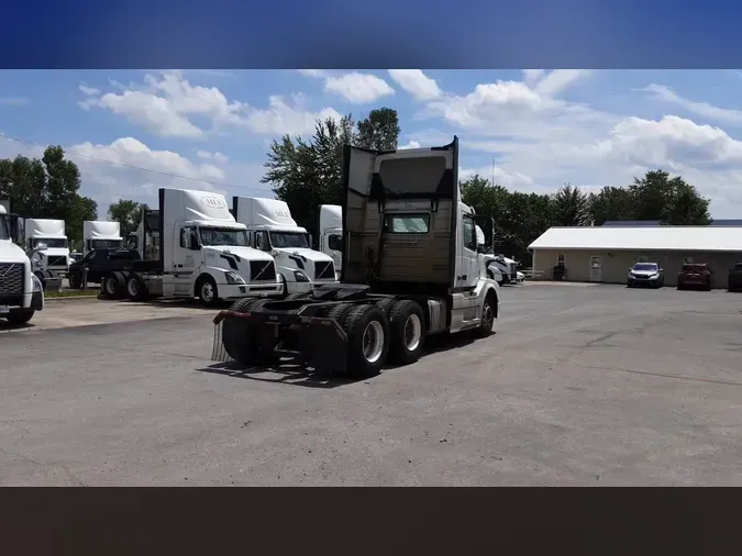 2017 Volvo VNL300