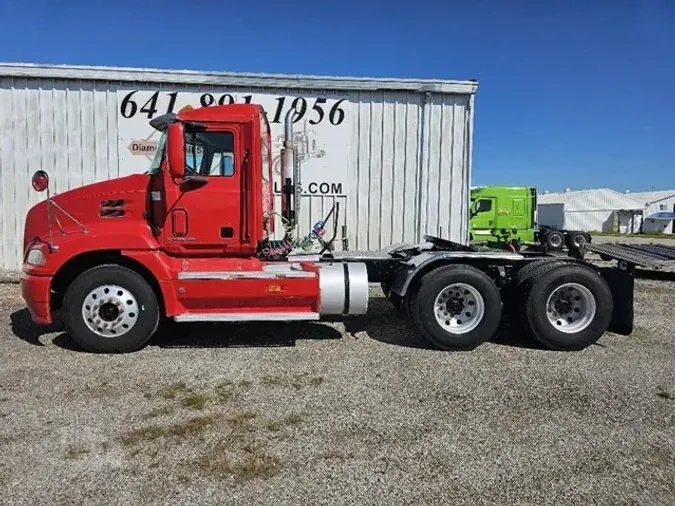 2001 MACK VISION CX613