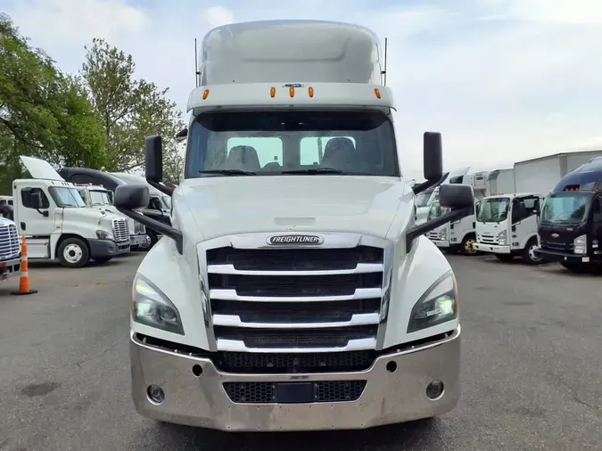 2019 FREIGHTLINER NEW CASCADIA 126