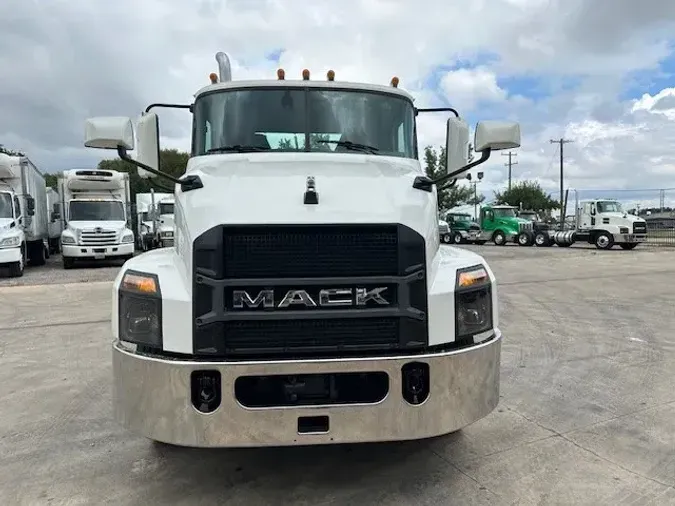 2022 MACK AN64T