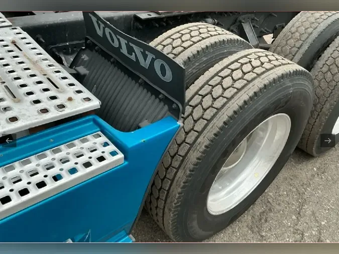 2021 VOLVO VNL64T760