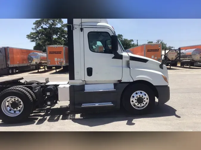 2019 Freightliner Cascadia 126