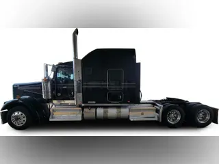 2022 Kenworth W900L