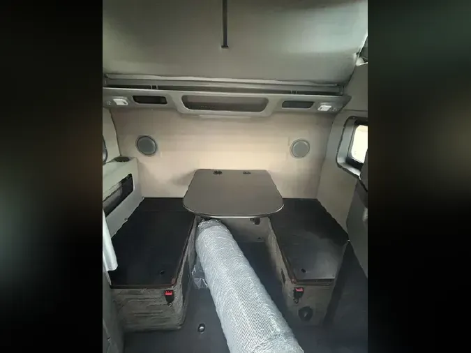 2023 VOLVO VNL64T860