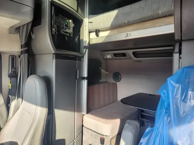 2023 VOLVO VNL64T860c12617571ae5bb09a82b599f952eb340