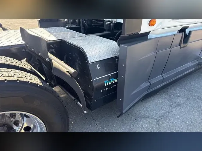 2020 FREIGHTLINER CA126