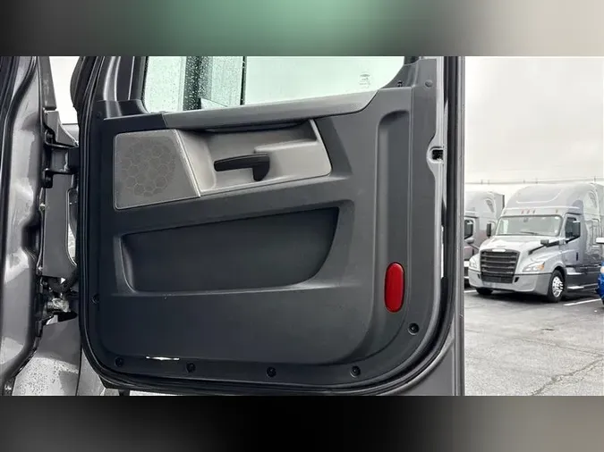 2020 FREIGHTLINER CA126