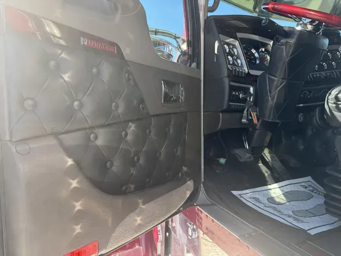 2021 Kenworth W900