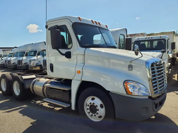 2016 FREIGHTLINER/MERCEDES CASCADIA 125