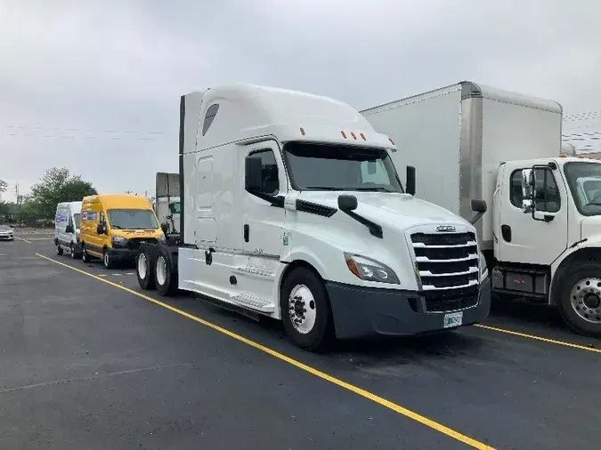 2020 Freightliner T12664ST