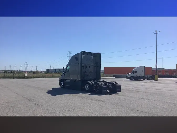 2025 Freightliner Cascadia 126
