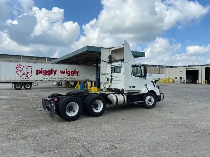 2018 Volvo VNL64300