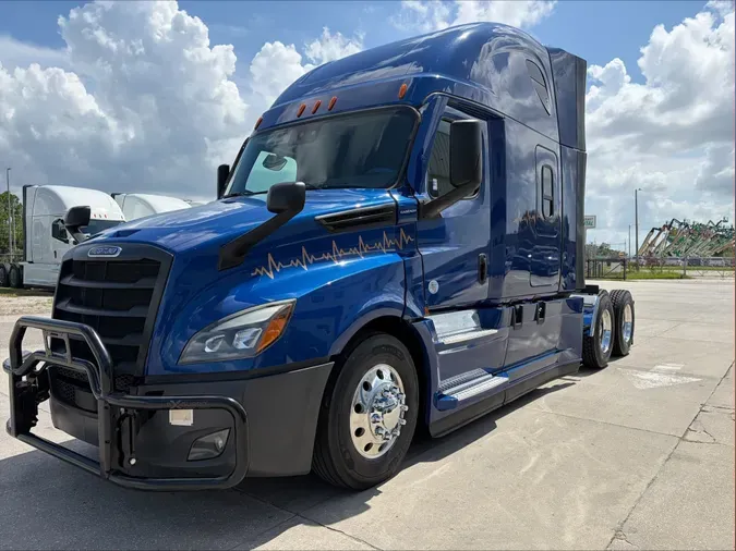 2022 Freightliner Cascadia 126