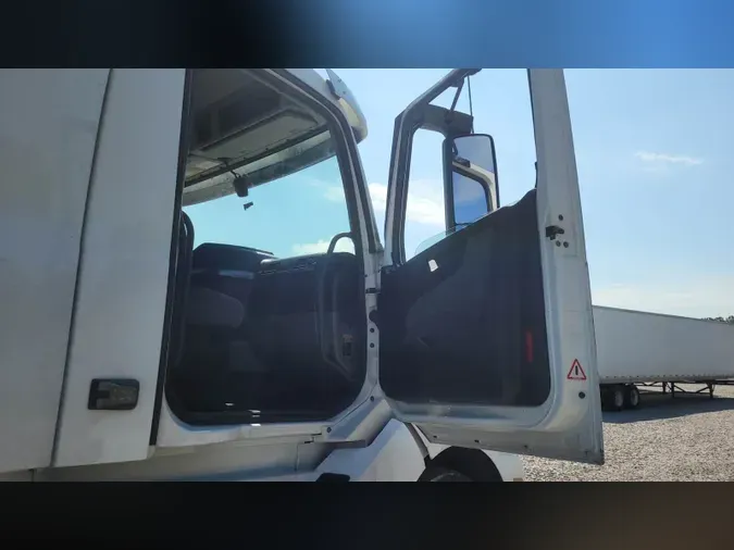 2018 Volvo VNL300