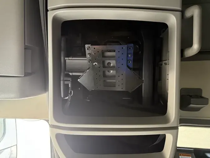 2020 VOLVO VNL64T760