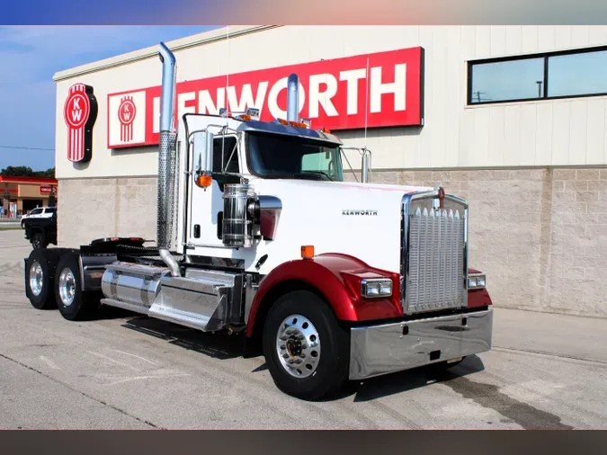 2025 Kenworth W900L