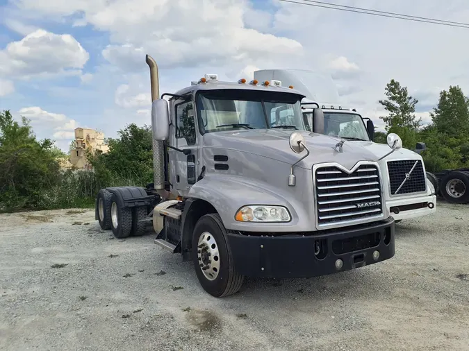 2017 MACK TRUCKS, INC. CXU600