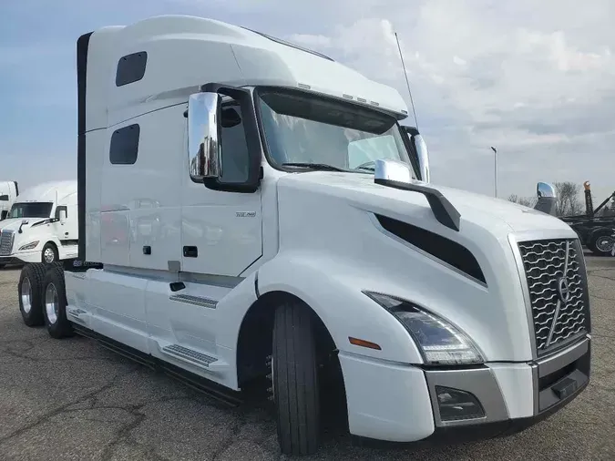2023 VOLVO VNL64T760