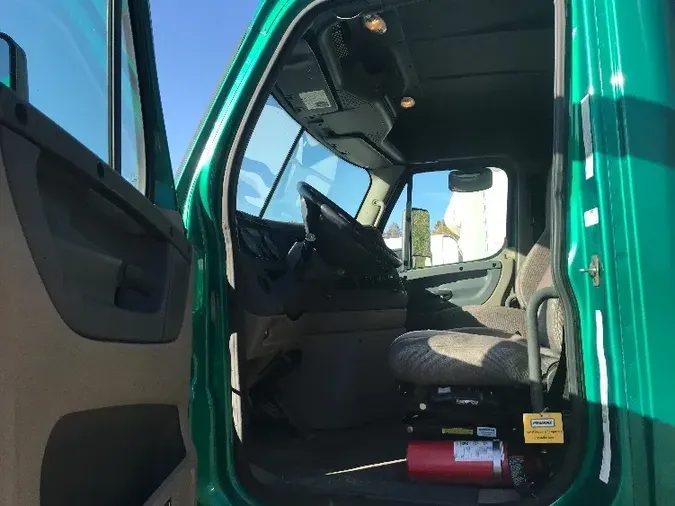 2016 FREIGHTLINER X12564ST