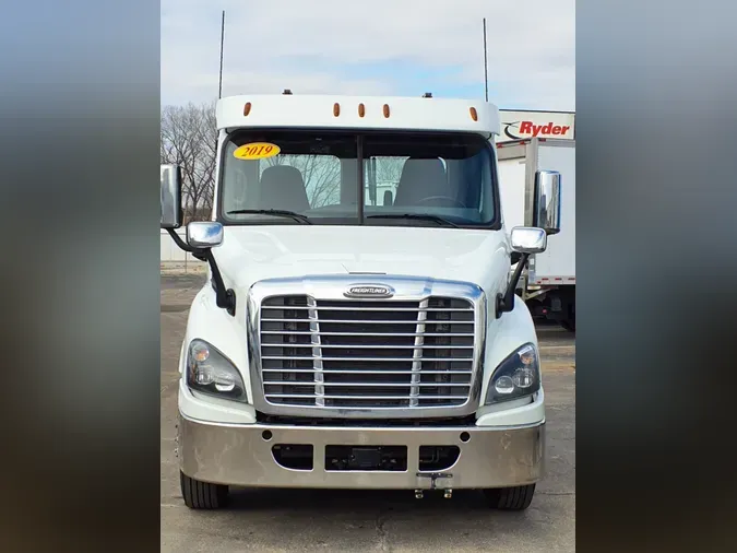 2019 FREIGHTLINER/MERCEDES CASCADIA 113