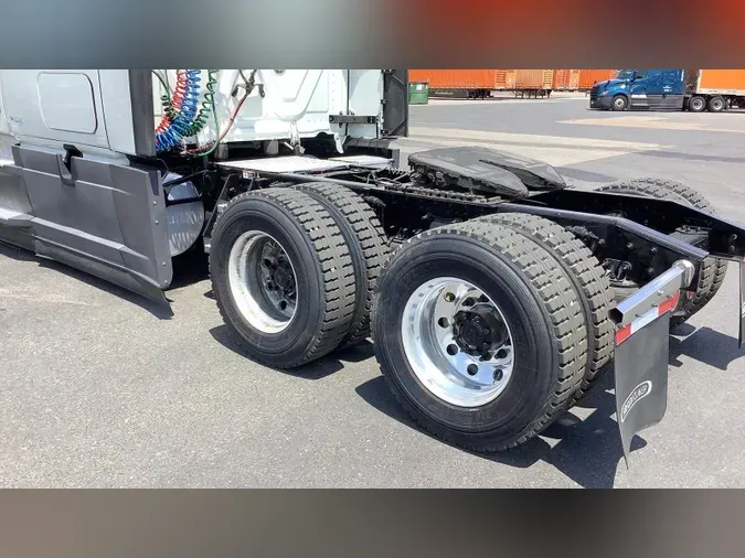 2022 Freightliner Cascadia 126