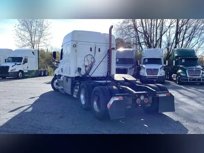 2020 Freightliner Cascadia 126