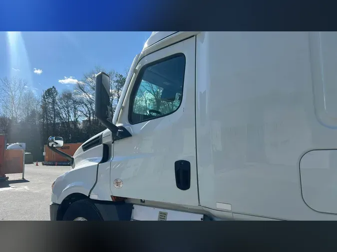 2022 Freightliner Cascadia 126c156fe9cf6c73880d6d07f408a49a2e4