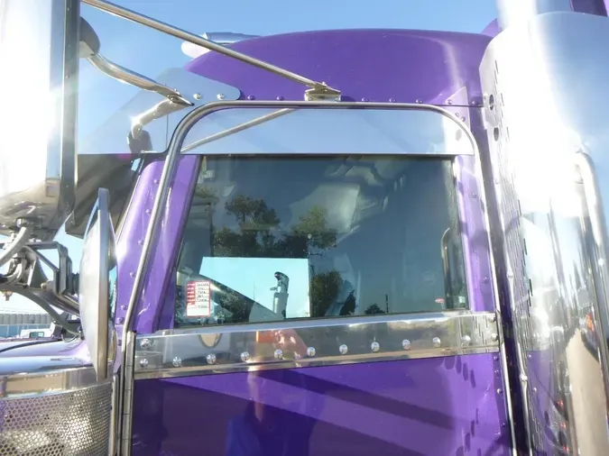 2021 Peterbilt 389