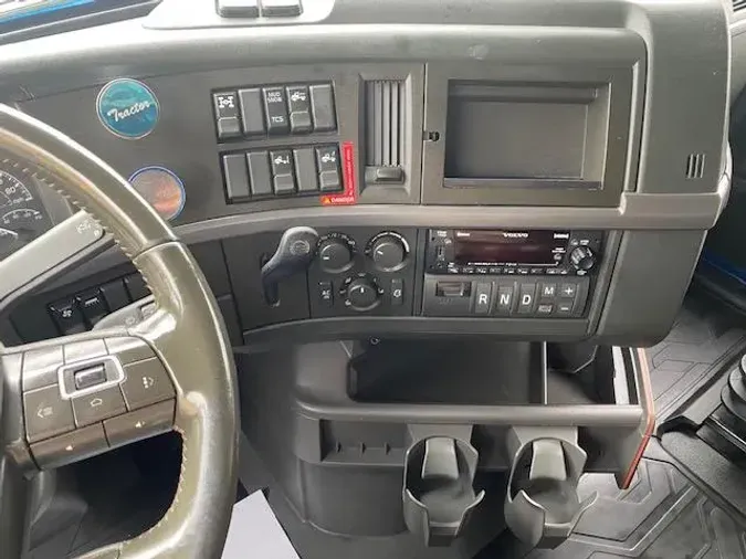 2022 Volvo VNL64T760