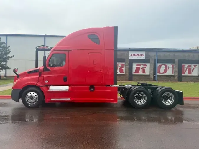 2020 FREIGHTLINER CASCADEVO1