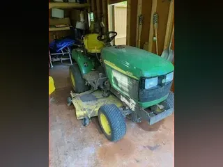 2005 John Deere 2210