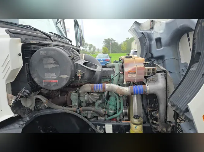 2019 Volvo VNL300c1685f87c86af1d15fab90b3530d70d9