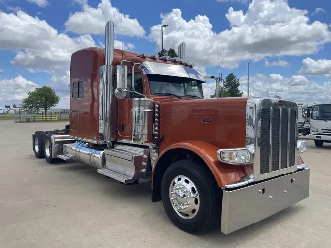 2023 Peterbilt 389