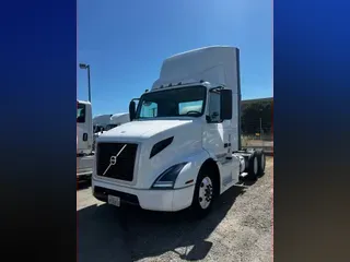 2018 VOLVO VNL64T-300