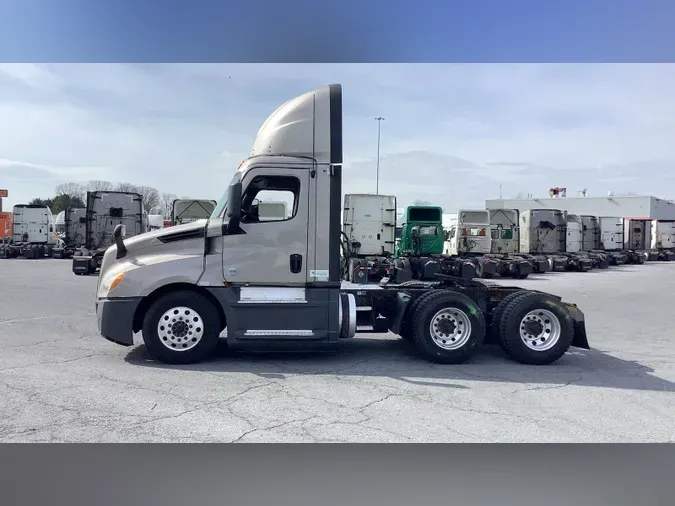 2019 Freightliner Cascadia 126