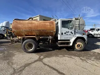 2000 FREIGHTLINER FL70
