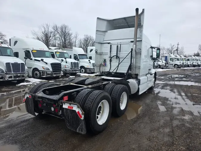 2020 VOLVO VNR64T-640