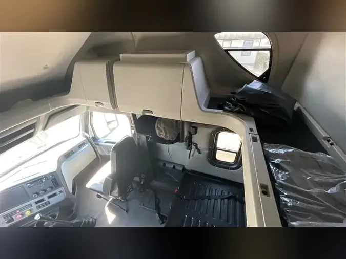 2021 FREIGHTLINER CA126