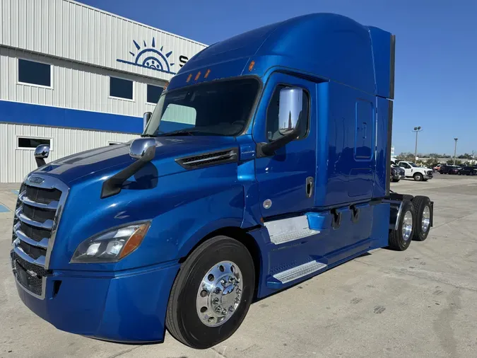 2020 Freightliner Cascadia 126