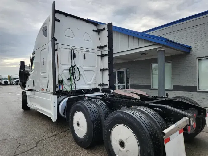 2023 FREIGHTLINER Cascadia 126