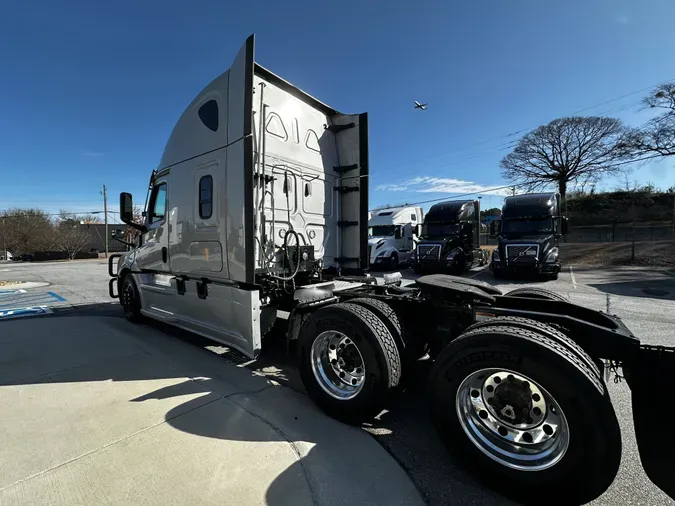 2023 Freightliner Cascadia 126