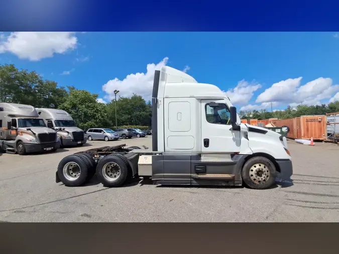 2022 Freightliner Cascadia 126c17996f8522f3c8be78e4dfae2ff079a