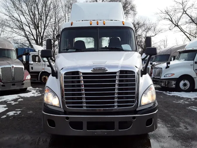 2015 FREIGHTLINER/MERCEDES CASCADIA 113