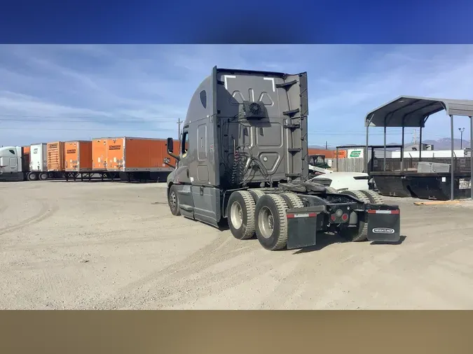 2022 Freightliner Cascadia 126c17c13d99fa7ef21766a691168a3a31d