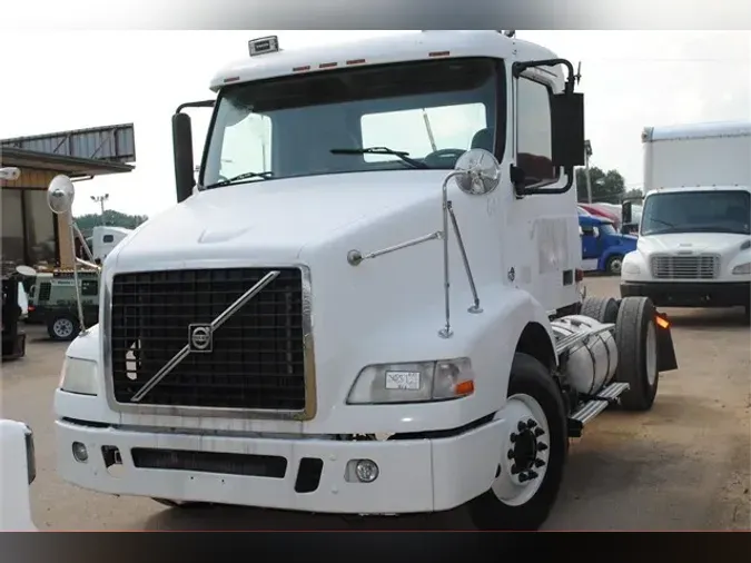 2007 VOLVO VNM42T200