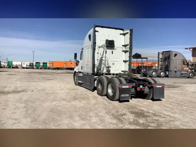 2022 Freightliner Cascadia 126