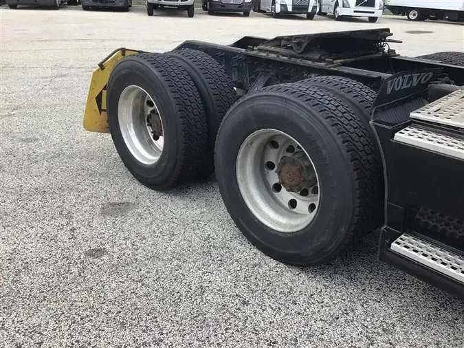 2019 VOLVO VNL860